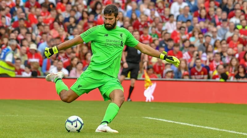 Liverpool phá kỷ lục để có Alisson Becker