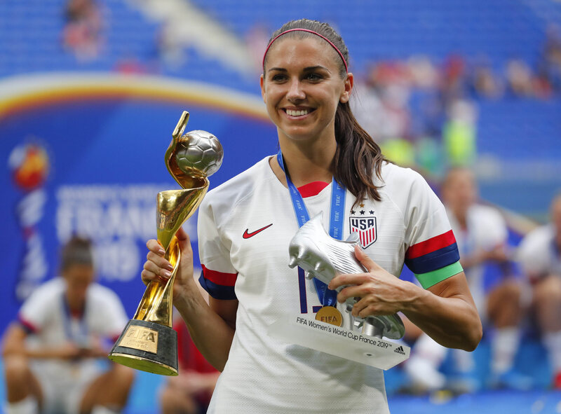 Nữ cầu thủ ăn mừng bàn thắng tại World Cup 2019